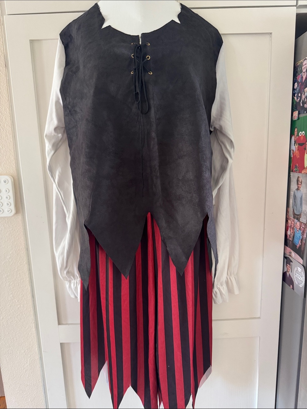 Men’s Pirate Costume.